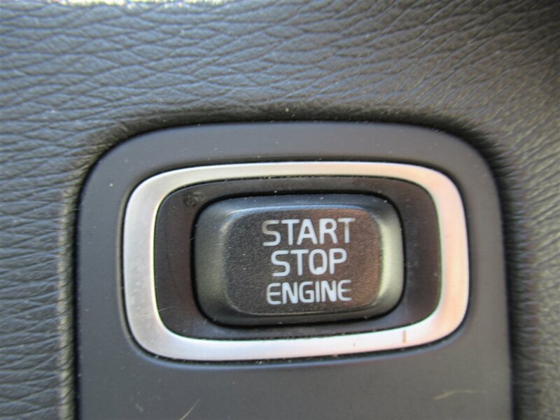 2012 Volvo XC70 T6   - Photo 24 - Sherman Oaks, CA 91423