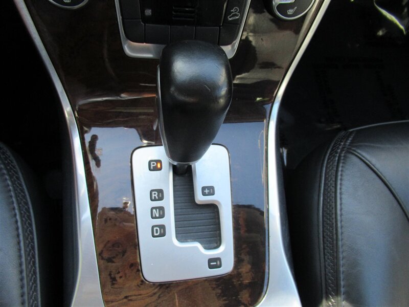 2012 Volvo XC70 T6   - Photo 22 - Sherman Oaks, CA 91423