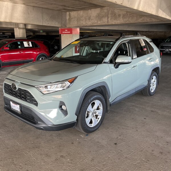2019 Toyota RAV4 XLE   - Photo 3 - Sherman Oaks, CA 91423