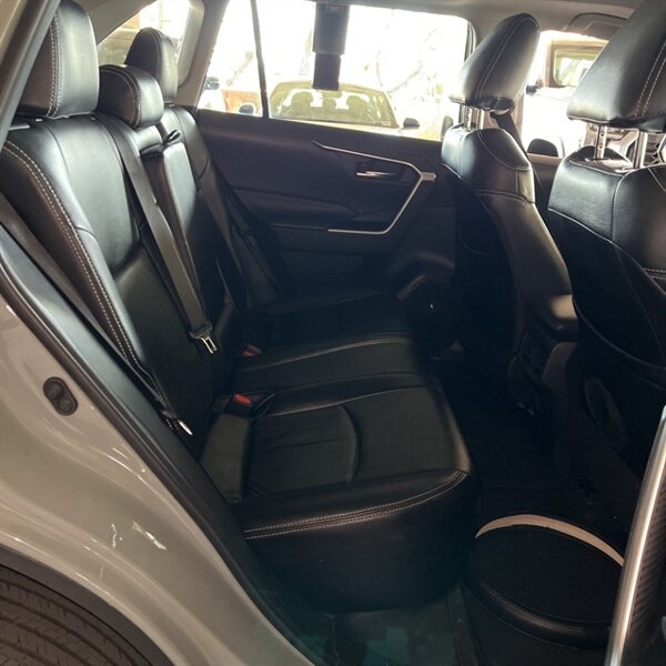 2019 Toyota RAV4 XLE   - Photo 17 - Sherman Oaks, CA 91423