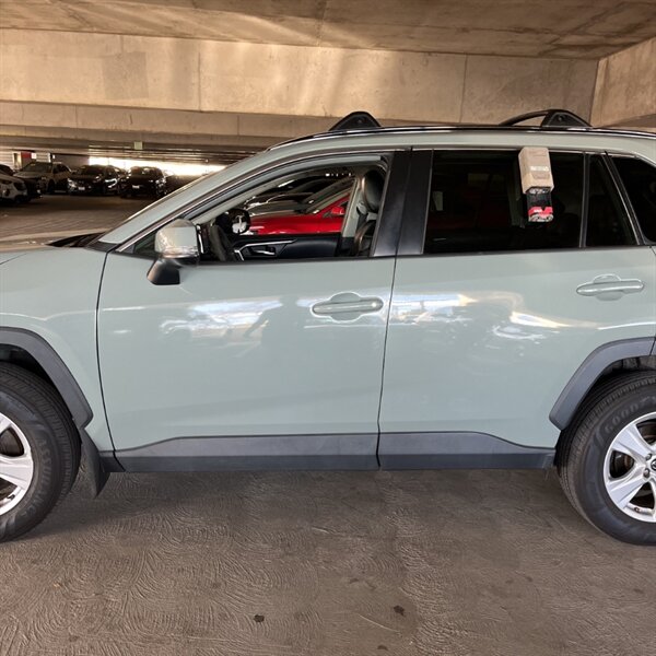 2019 Toyota RAV4 XLE   - Photo 4 - Sherman Oaks, CA 91423