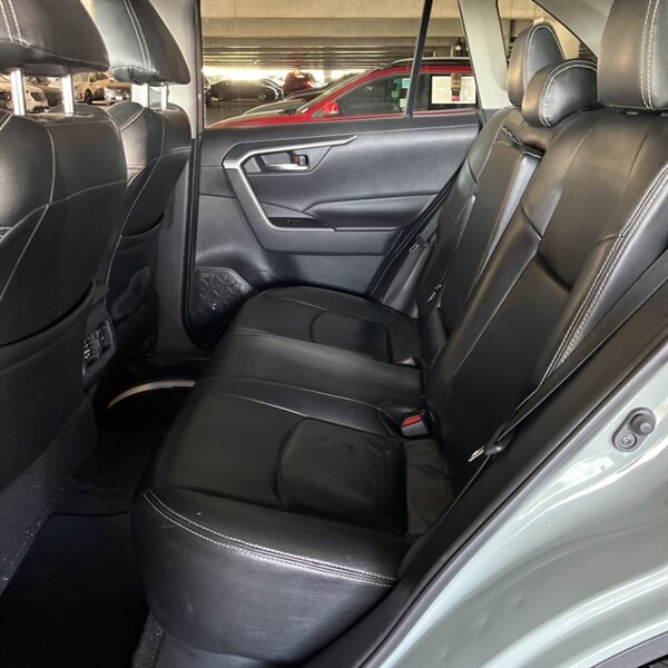 2019 Toyota RAV4 XLE   - Photo 18 - Sherman Oaks, CA 91423