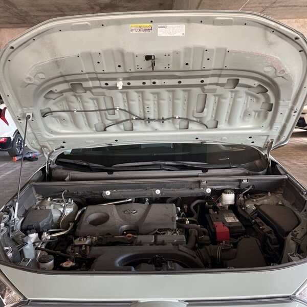 2019 Toyota RAV4 XLE   - Photo 13 - Sherman Oaks, CA 91423