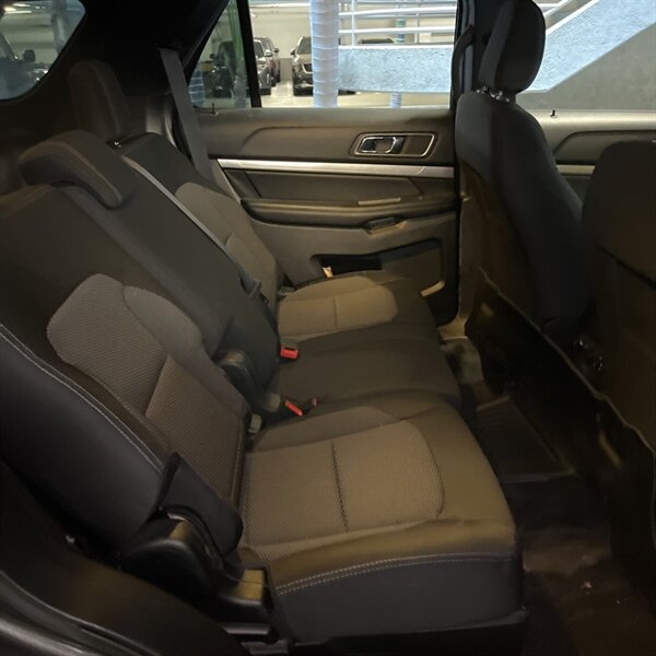 2018 Ford Explorer XLT   - Photo 14 - Sherman Oaks, CA 91423