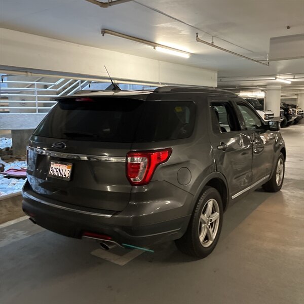 2018 Ford Explorer XLT   - Photo 4 - Sherman Oaks, CA 91423
