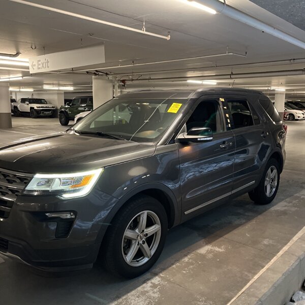 2018 Ford Explorer XLT   - Photo 1 - Sherman Oaks, CA 91423