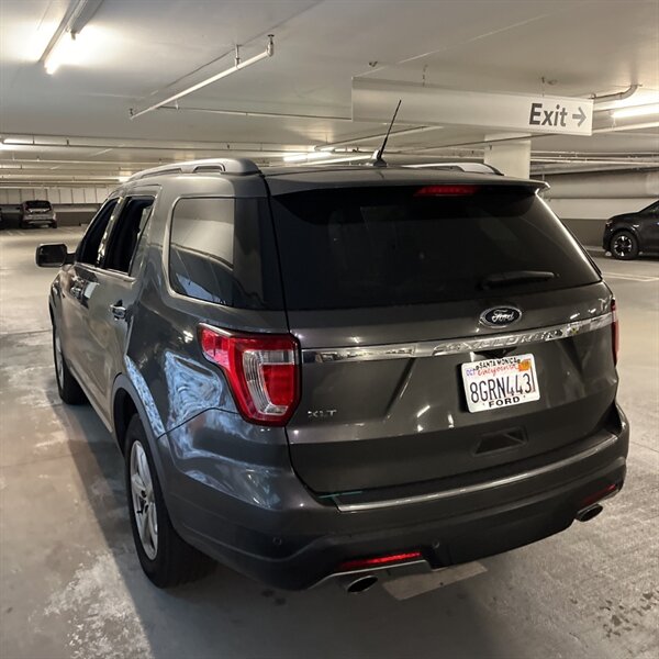 2018 Ford Explorer XLT   - Photo 2 - Sherman Oaks, CA 91423