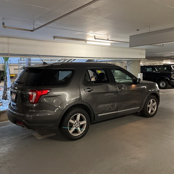 2018 Ford Explorer XLT   - Photo 7 - Sherman Oaks, CA 91423