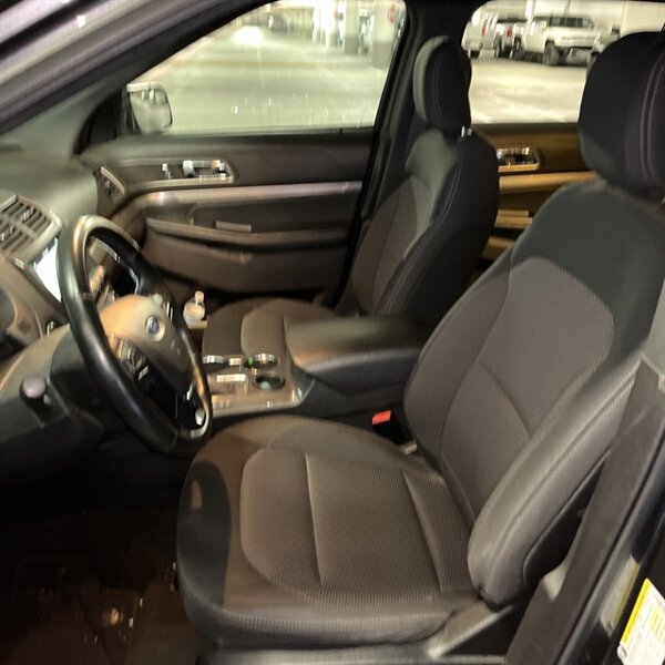 2018 Ford Explorer XLT   - Photo 12 - Sherman Oaks, CA 91423