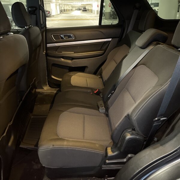 2018 Ford Explorer XLT   - Photo 15 - Sherman Oaks, CA 91423