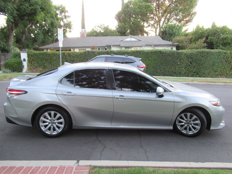 2019 Toyota Camry LE   - Photo 9 - Sherman Oaks, CA 91423