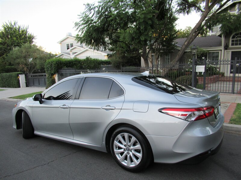 2019 Toyota Camry LE   - Photo 6 - Sherman Oaks, CA 91423