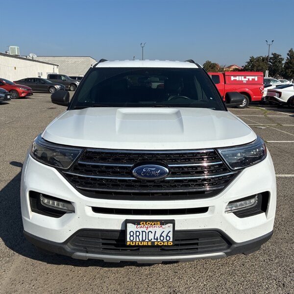 2020 Ford Explorer XLT   - Photo 2 - Sherman Oaks, CA 91423