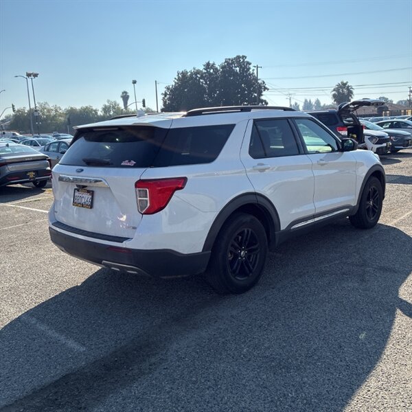 2020 Ford Explorer XLT   - Photo 3 - Sherman Oaks, CA 91423