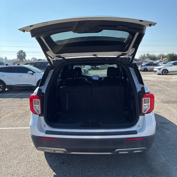 2020 Ford Explorer XLT   - Photo 10 - Sherman Oaks, CA 91423