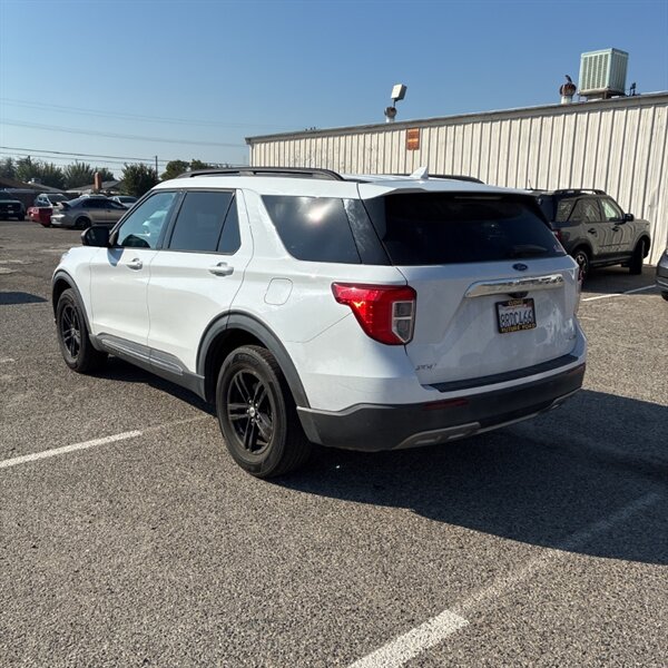 2020 Ford Explorer XLT   - Photo 5 - Sherman Oaks, CA 91423