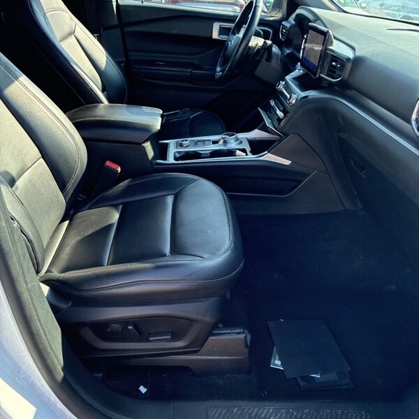 2020 Ford Explorer XLT   - Photo 16 - Sherman Oaks, CA 91423