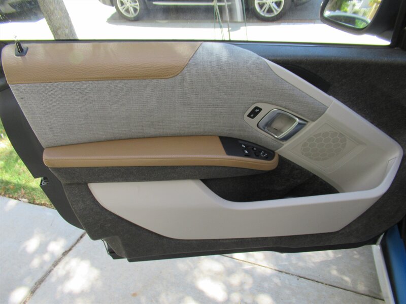 2016 BMW i3   - Photo 16 - Sherman Oaks, CA 91423