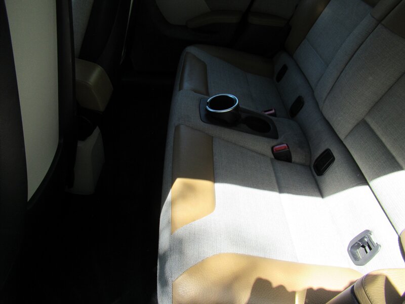 2016 BMW i3   - Photo 28 - Sherman Oaks, CA 91423