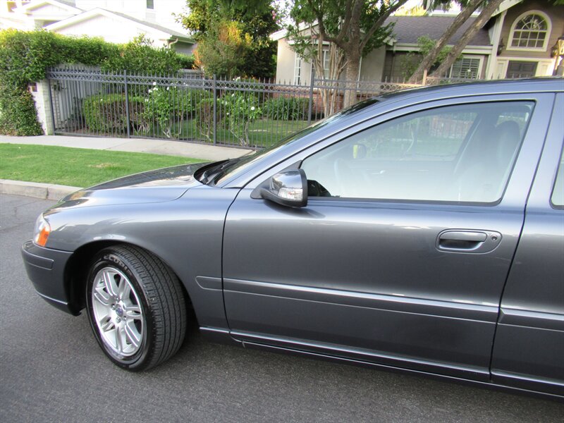 2007 Volvo V70 2.4   - Photo 33 - Sherman Oaks, CA 91423