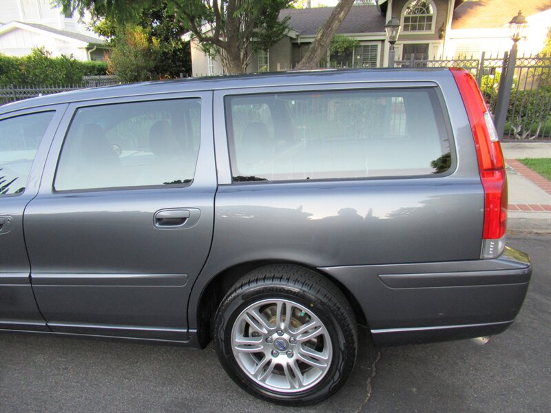 2007 Volvo V70 2.4   - Photo 34 - Sherman Oaks, CA 91423