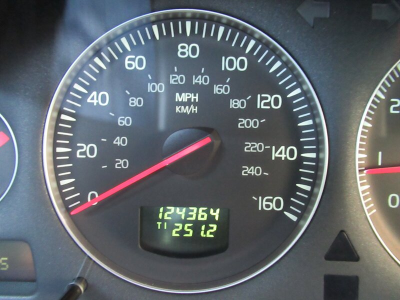 2007 Volvo V70 2.4   - Photo 20 - Sherman Oaks, CA 91423