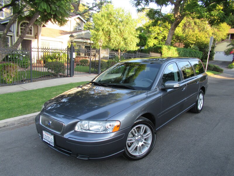 2007 Volvo V70 2.4   - Photo 12 - Sherman Oaks, CA 91423