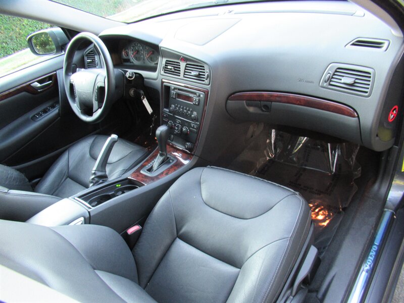 2007 Volvo V70 2.4   - Photo 29 - Sherman Oaks, CA 91423