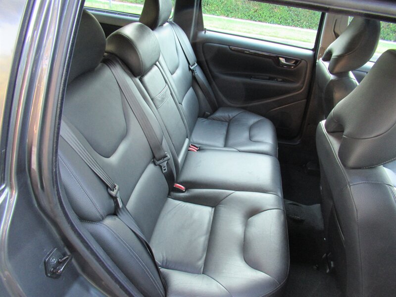 2007 Volvo V70 2.4   - Photo 27 - Sherman Oaks, CA 91423