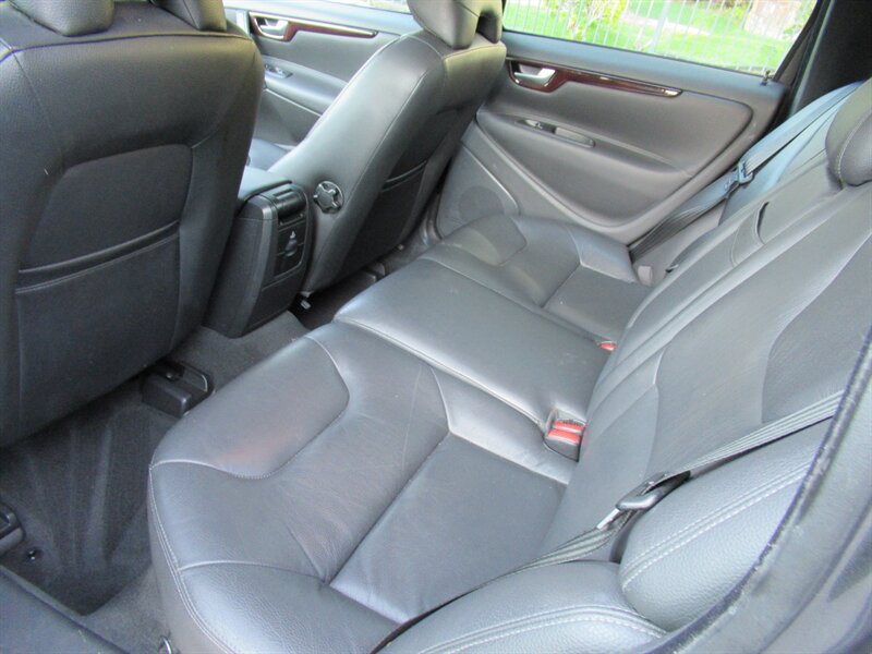 2007 Volvo V70 2.4   - Photo 24 - Sherman Oaks, CA 91423