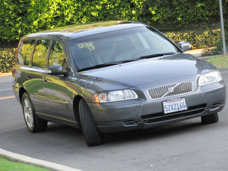 2007 Volvo V70 2.4   - Photo 2 - Sherman Oaks, CA 91423