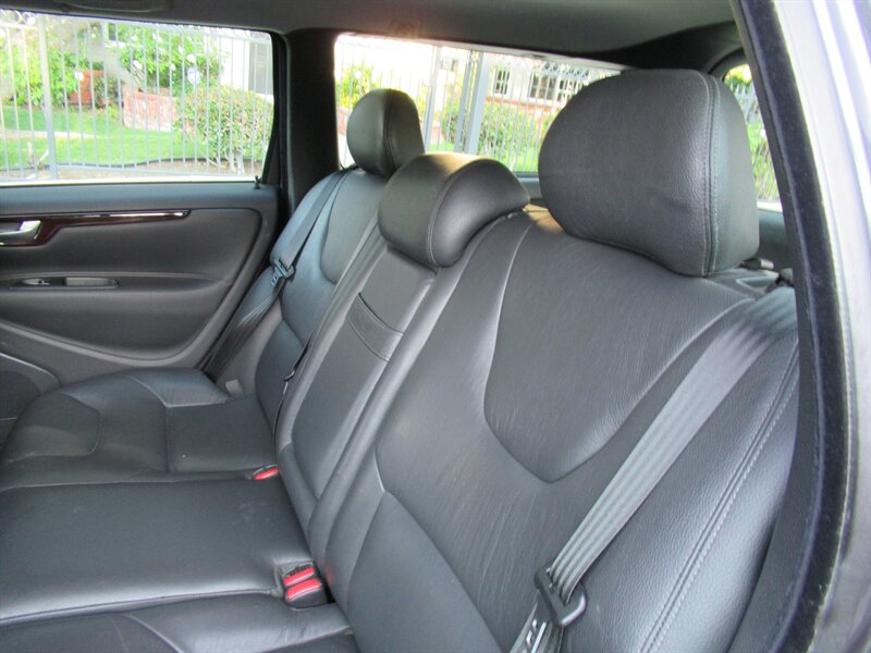 2007 Volvo V70 2.4   - Photo 23 - Sherman Oaks, CA 91423