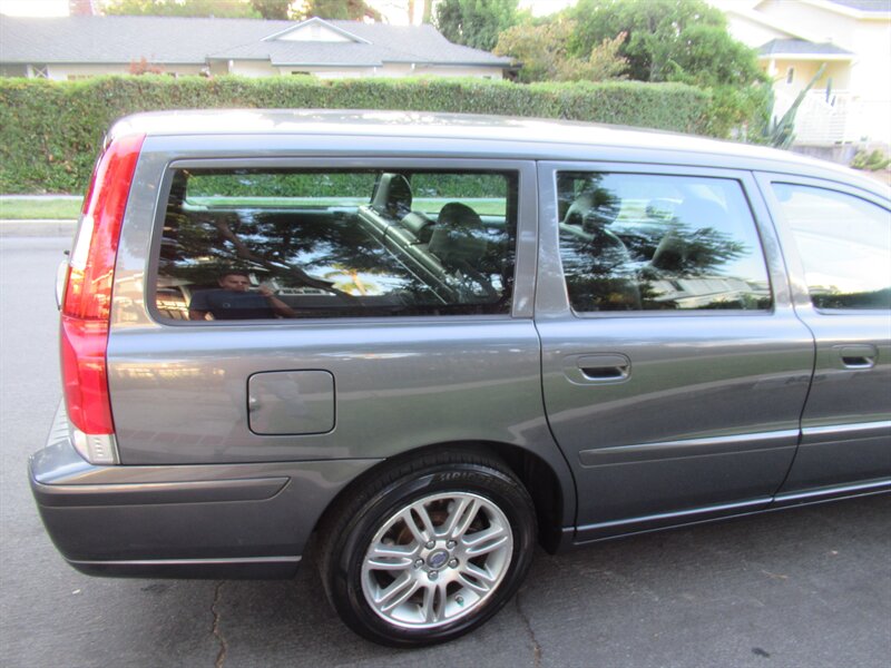 2007 Volvo V70 2.4   - Photo 31 - Sherman Oaks, CA 91423