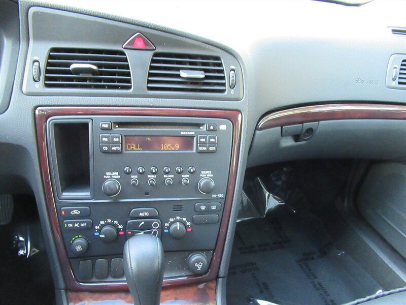 2007 Volvo V70 2.4   - Photo 21 - Sherman Oaks, CA 91423