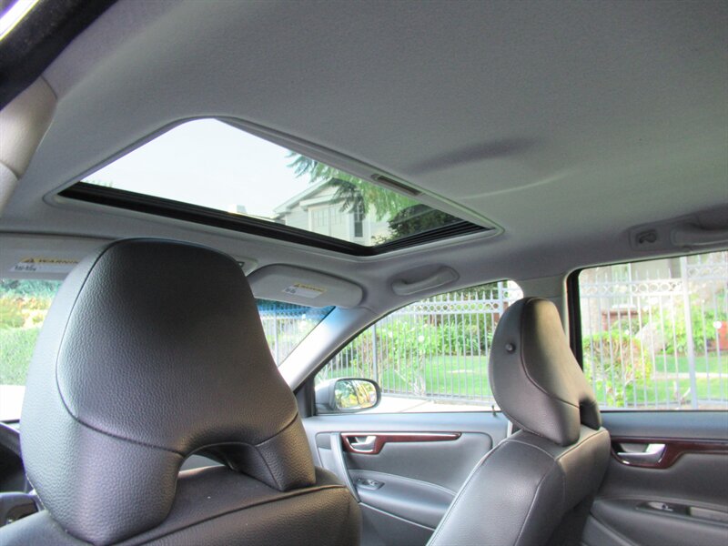 2007 Volvo V70 2.4   - Photo 25 - Sherman Oaks, CA 91423
