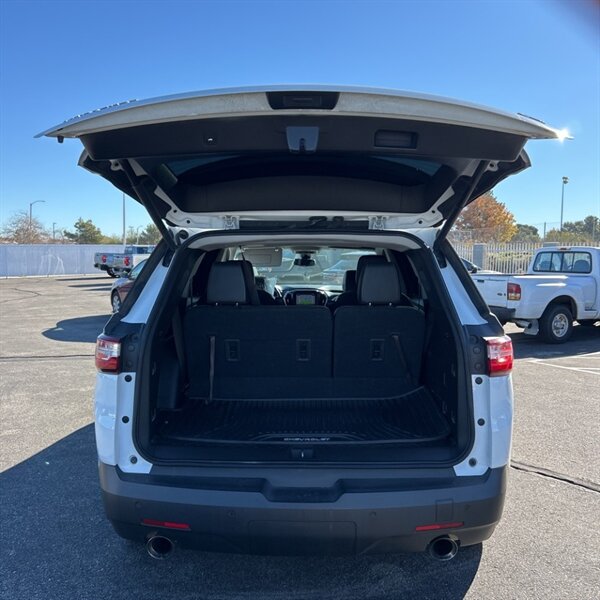 2018 Chevrolet Traverse RS   - Photo 9 - Sherman Oaks, CA 91423