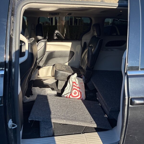 2022 Chrysler Pacifica Limited   - Photo 13 - Sherman Oaks, CA 91423