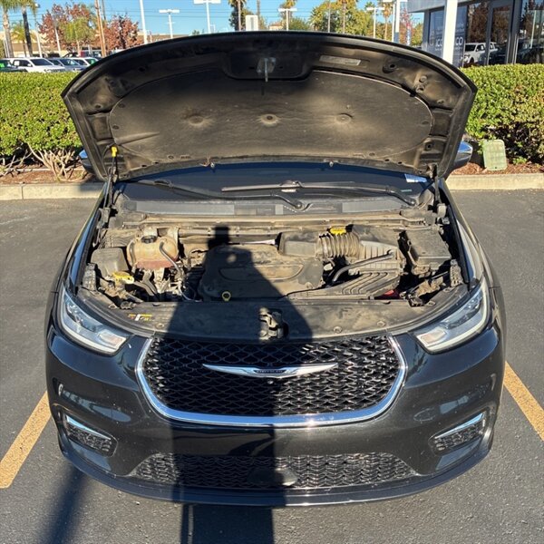 2022 Chrysler Pacifica Limited   - Photo 10 - Sherman Oaks, CA 91423