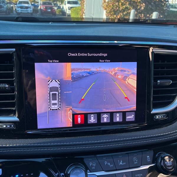 2022 Chrysler Pacifica Limited   - Photo 21 - Sherman Oaks, CA 91423