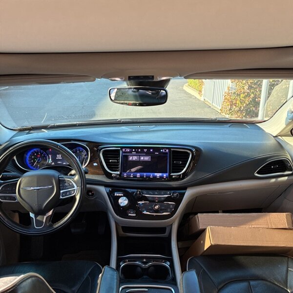 2022 Chrysler Pacifica Limited   - Photo 22 - Sherman Oaks, CA 91423