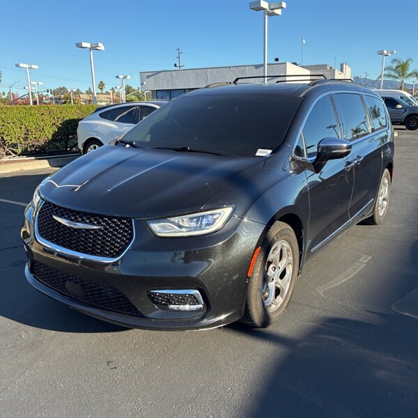 2022 Chrysler Pacifica Limited   - Photo 1 - Sherman Oaks, CA 91423