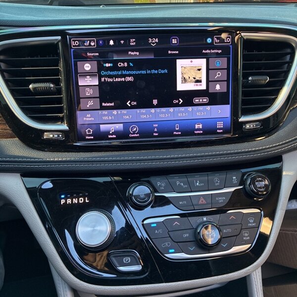 2022 Chrysler Pacifica Limited   - Photo 24 - Sherman Oaks, CA 91423