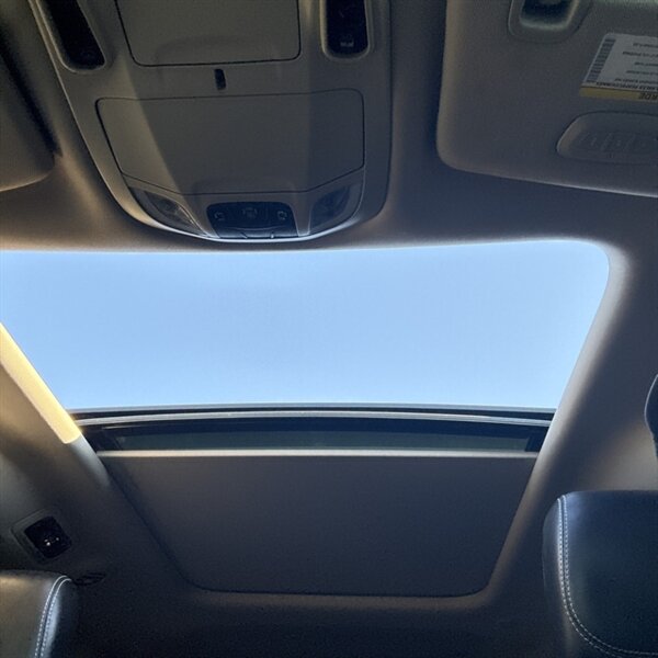 2022 Chrysler Pacifica Limited   - Photo 16 - Sherman Oaks, CA 91423