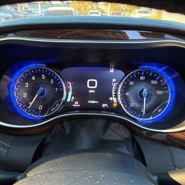 2022 Chrysler Pacifica Limited   - Photo 20 - Sherman Oaks, CA 91423