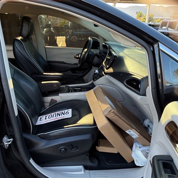 2022 Chrysler Pacifica Limited   - Photo 23 - Sherman Oaks, CA 91423