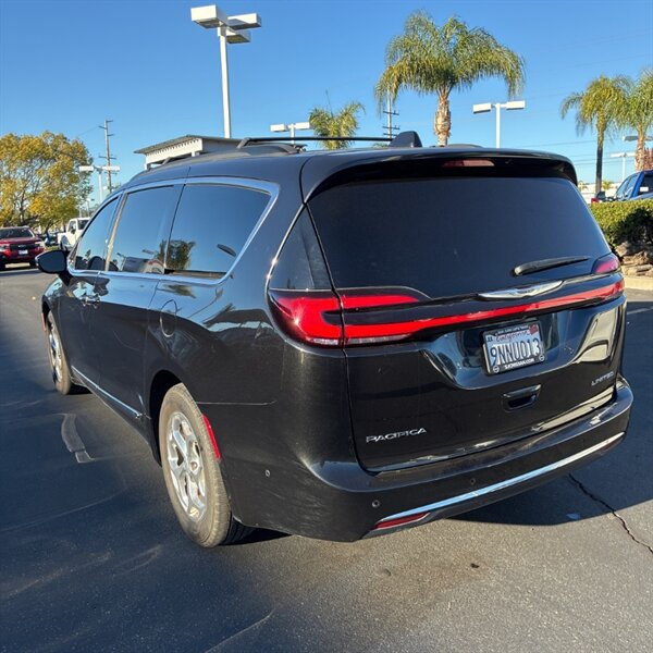 2022 Chrysler Pacifica Limited   - Photo 6 - Sherman Oaks, CA 91423