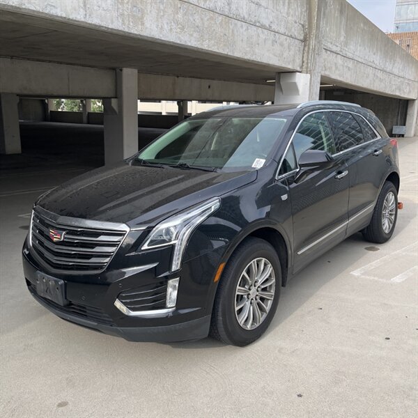 2019 Cadillac XT5 Luxury   - Photo 1 - Sherman Oaks, CA 91423