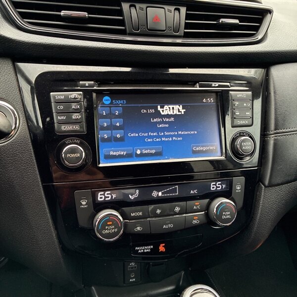 2017 Nissan Rogue Hybrid SV   - Photo 15 - Sherman Oaks, CA 91423