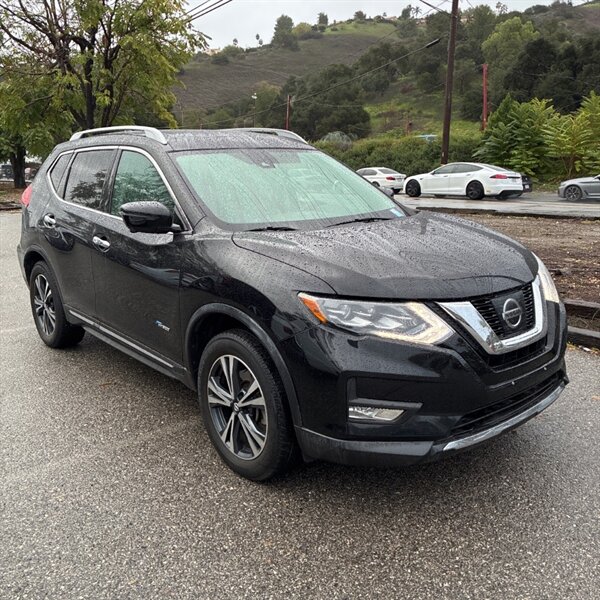 2017 Nissan Rogue Hybrid SV   - Photo 3 - Sherman Oaks, CA 91423