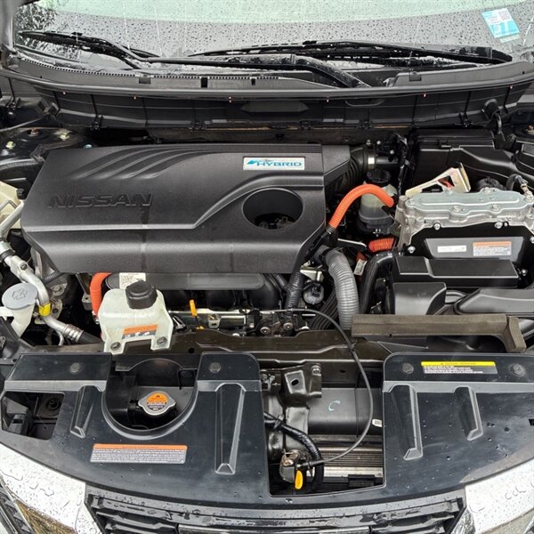 2017 Nissan Rogue Hybrid SV   - Photo 8 - Sherman Oaks, CA 91423